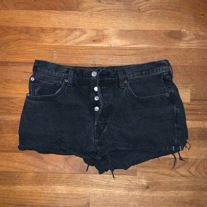 Black Distressed Levi Jean Shorts - Size W31